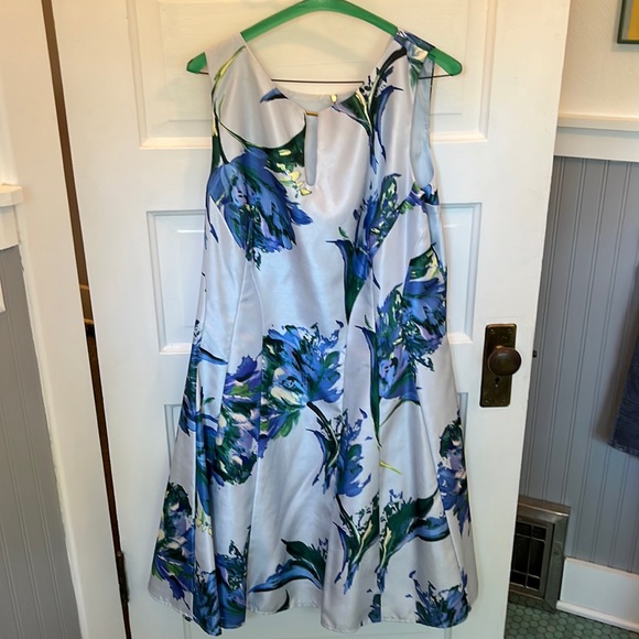Dress Barn Dresses & Skirts - EUC Blue floral damask dress from Dress Barn